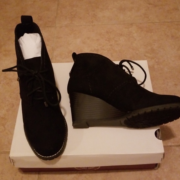 BRAND NEW W/TAG BOOTS!! - Picture 6 of 8